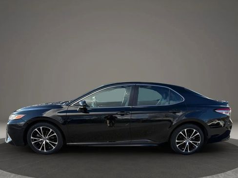 Used 2019 Toyota Camry SE image 8