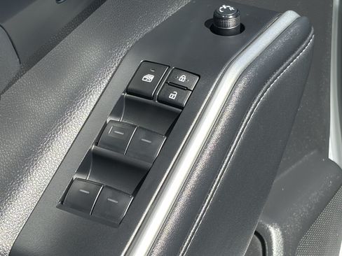 Certified 2024 Toyota Highlander XLE FWD image 30