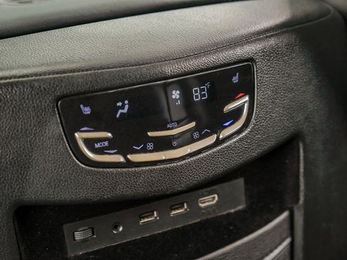 Used 2017 Cadillac Escalade ESV Luxury image 38