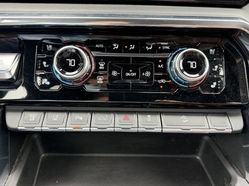 Used 2024 GMC Sierra 3500 Denali Ultimate AWD/4WD image 19