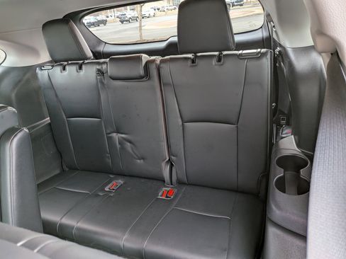 Certified 2023 Toyota Highlander XLE image 22