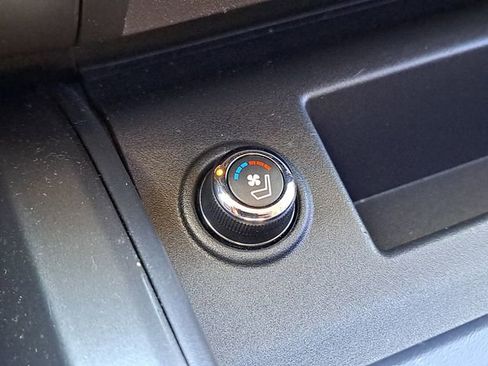 Used 2017 Nissan Titan Platinum Reserve image 26