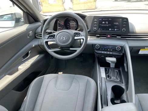 Used 2023 Hyundai Elantra SEL image 10