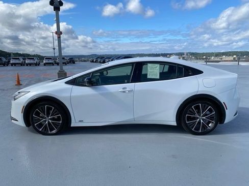 Certified 2025 Toyota Prius XLE AWD/4WD image 9