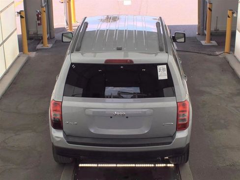 Used 2015 Jeep Patriot Latitude AWD/4WD image 6