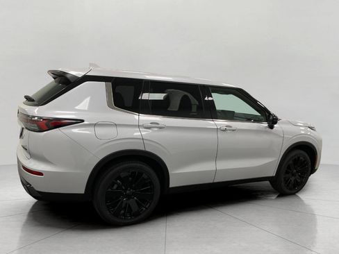 New 2026 Mitsubishi Outlander LE AWD/4WD image 2