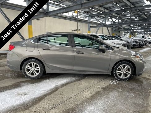 Used 2018 Chevrolet Cruze LT image 6