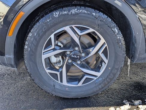 Used 2024 Kia Sportage LX image 9