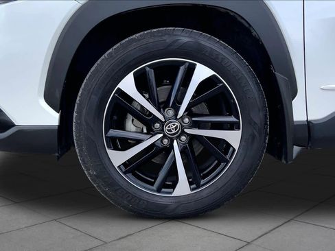 Used 2024 Toyota Corolla Cross XSE w/ Convenience Package image 11