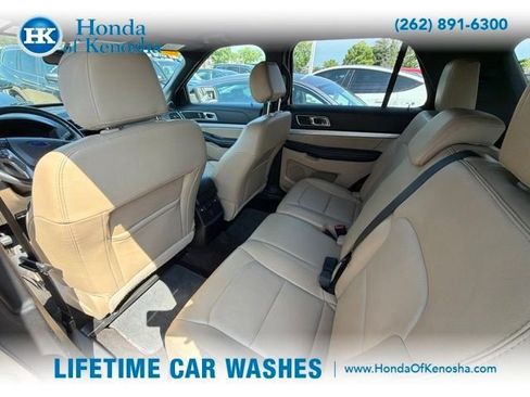 Used 2017 Ford Explorer XLT w/ Equipment Group 202A AWD/4WD image 7