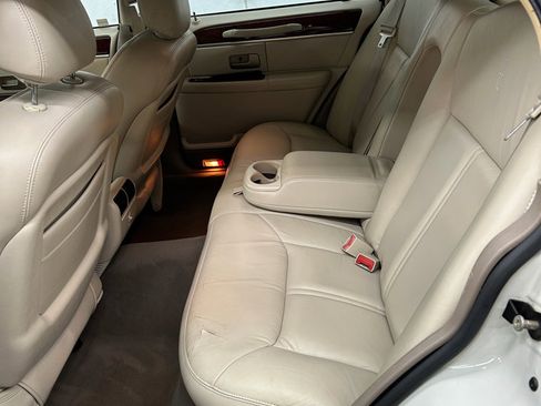 Used 2004 Lincoln Town Car Ultimate image 24
