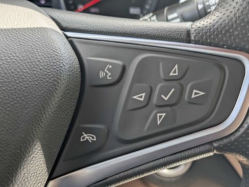 Used 2024 Chevrolet Equinox LT FWD image 32