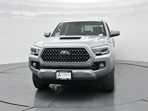 Used 2018 Toyota Tacoma TRD Sport w/ Technology Package image 15