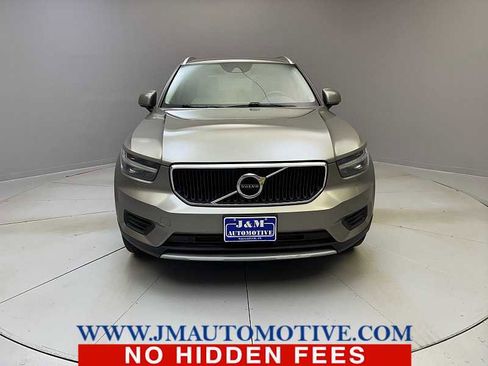 Used 2022 Volvo XC40 T5 Momentum w/ Climate Package image 8