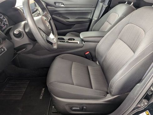 Used 2025 Nissan Altima 2.5 SV FWD image 12