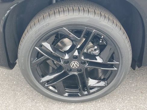 New 2026 Volkswagen Tiguan SE R-Line image 5