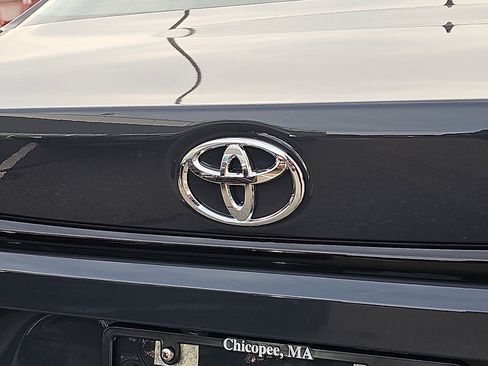 Used 2025 Toyota Corolla LE image 29