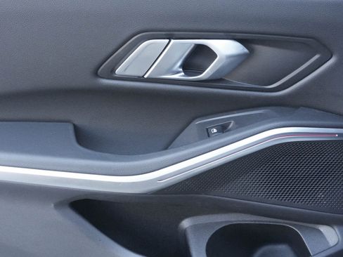 Used 2023 BMW 330i Sedan w/ M Sport Package image 31