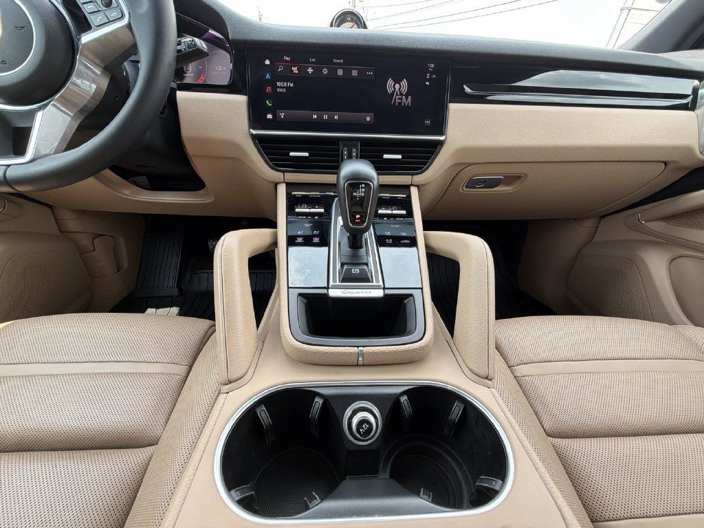 Used 2023 Porsche Cayenne AWD/4WD image 24