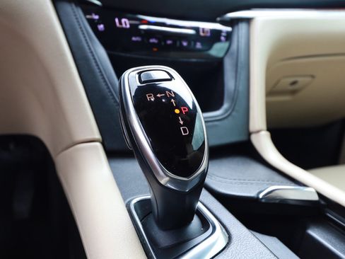 Used 2017 Cadillac XT5 Premium Luxury FWD image 18
