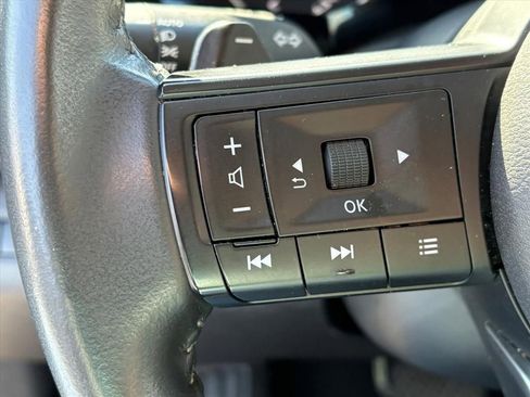 Used 2024 Nissan Pathfinder SV image 11