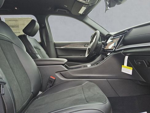New 2026 Jeep Grand Cherokee Altitude image 15