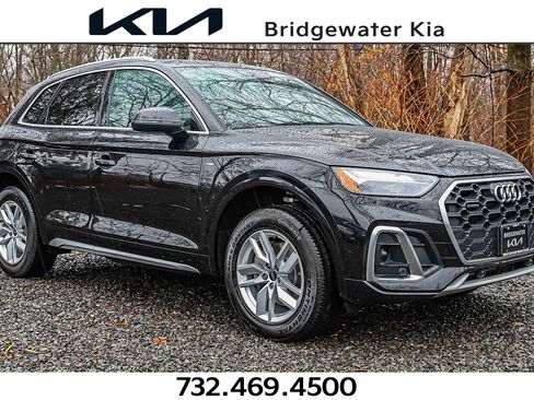Used 2024 Audi Q5 2.0T Premium w/ Convenience Package image 1