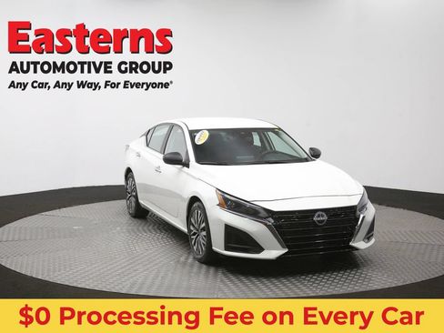 Used 2025 Nissan Altima 2.5 SV FWD image 50
