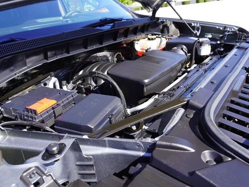 Used 2019 Chevrolet Silverado 1500 Custom Trail Boss w/ Custom Convenience Package image 8