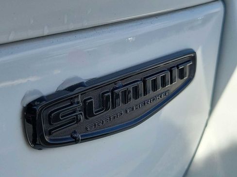 Used 2024 Jeep Grand Cherokee Summit AWD/4WD image 12