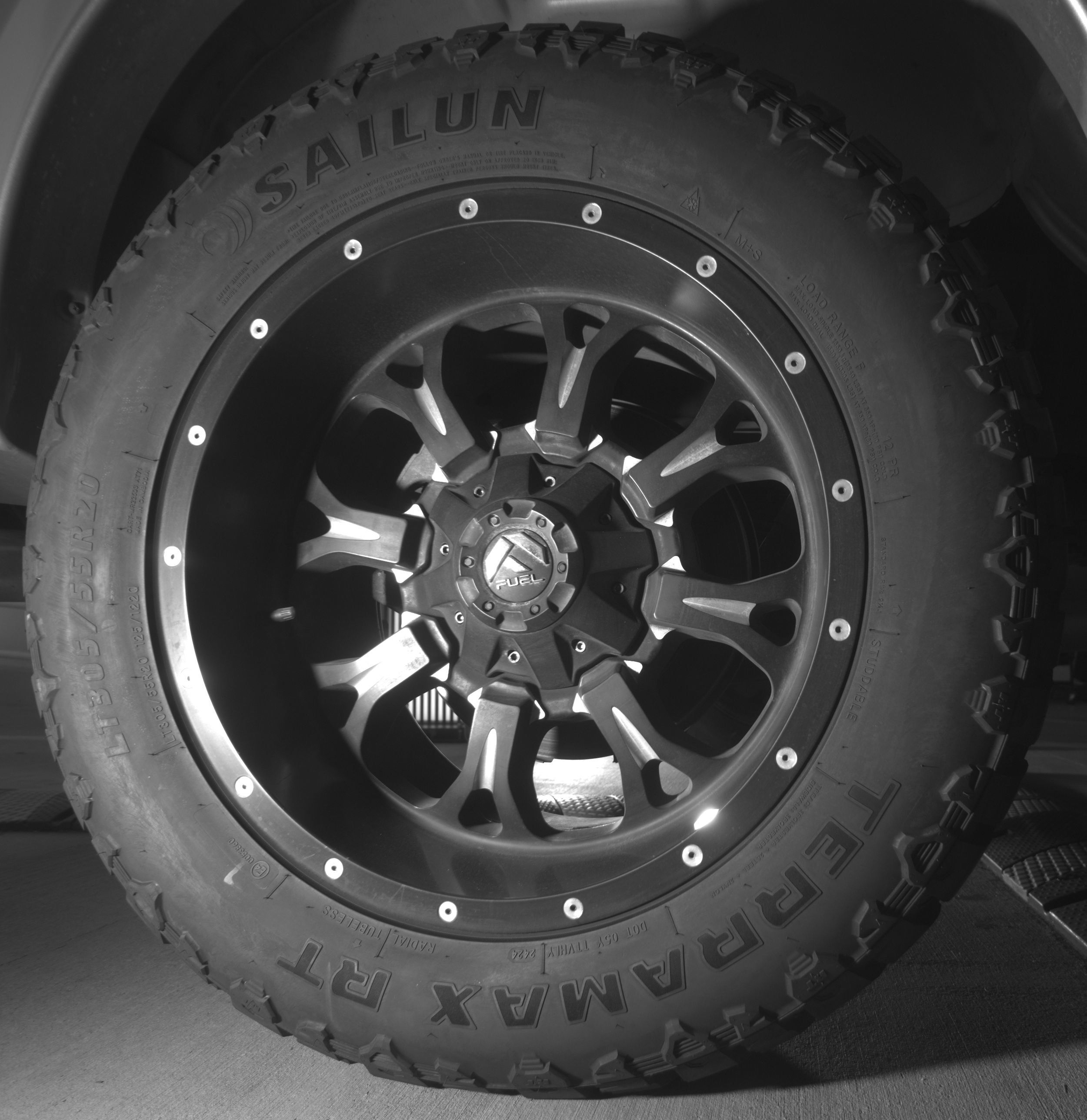 Used 2015 Ford F150 XLT w/ Equipment Group 302A Luxury AWD/4WD image 9