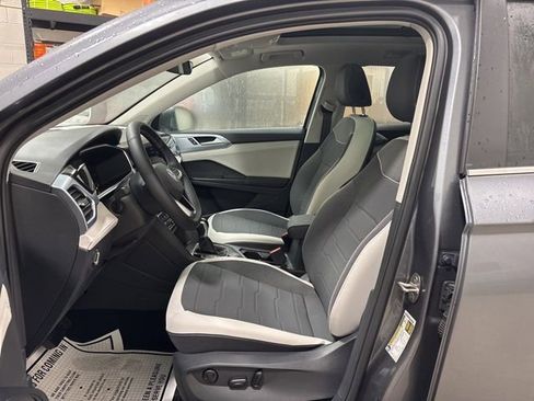 New 2025 Volkswagen Taos SE image 6