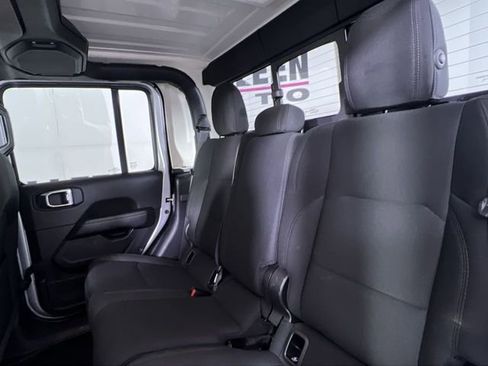 Used 2023 Jeep Gladiator Overland image 23