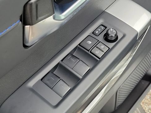 Used 2025 Toyota Tundra Platinum AWD/4WD image 17