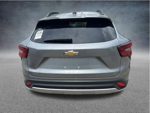 Used 2025 Chevrolet Trax LT w/ LT Convenience Package FWD image 21
