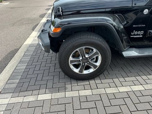 Used 2019 Jeep Wrangler Unlimited Sahara w/ Safety Group AWD/4WD image 2