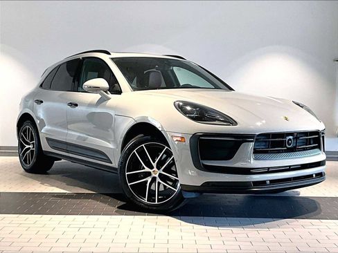 Used 2025 Porsche Macan image 12