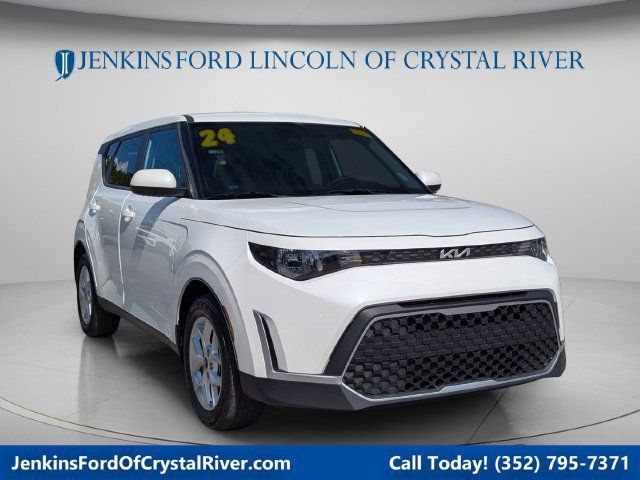 Used 2024 Kia Soul LX w/ Option Group 015 FWD image 1