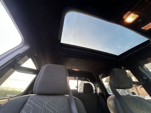 Used 2016 Toyota Tacoma TRD Sport image 27