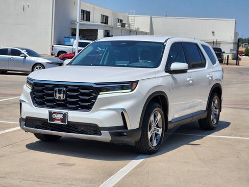 Used 2025 Honda Pilot EX-L image 11