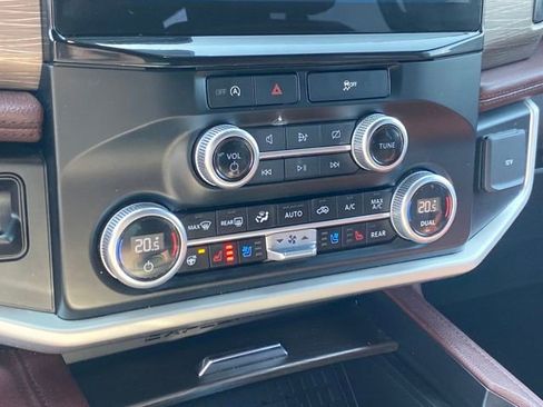 Used 2024 Ford Expedition Limited AWD/4WD image 12