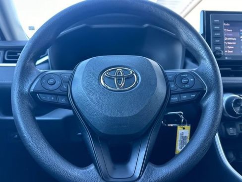 Used 2022 Toyota RAV4 LE image 21