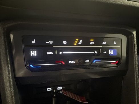 Used 2022 Volkswagen Tiguan SE image 18