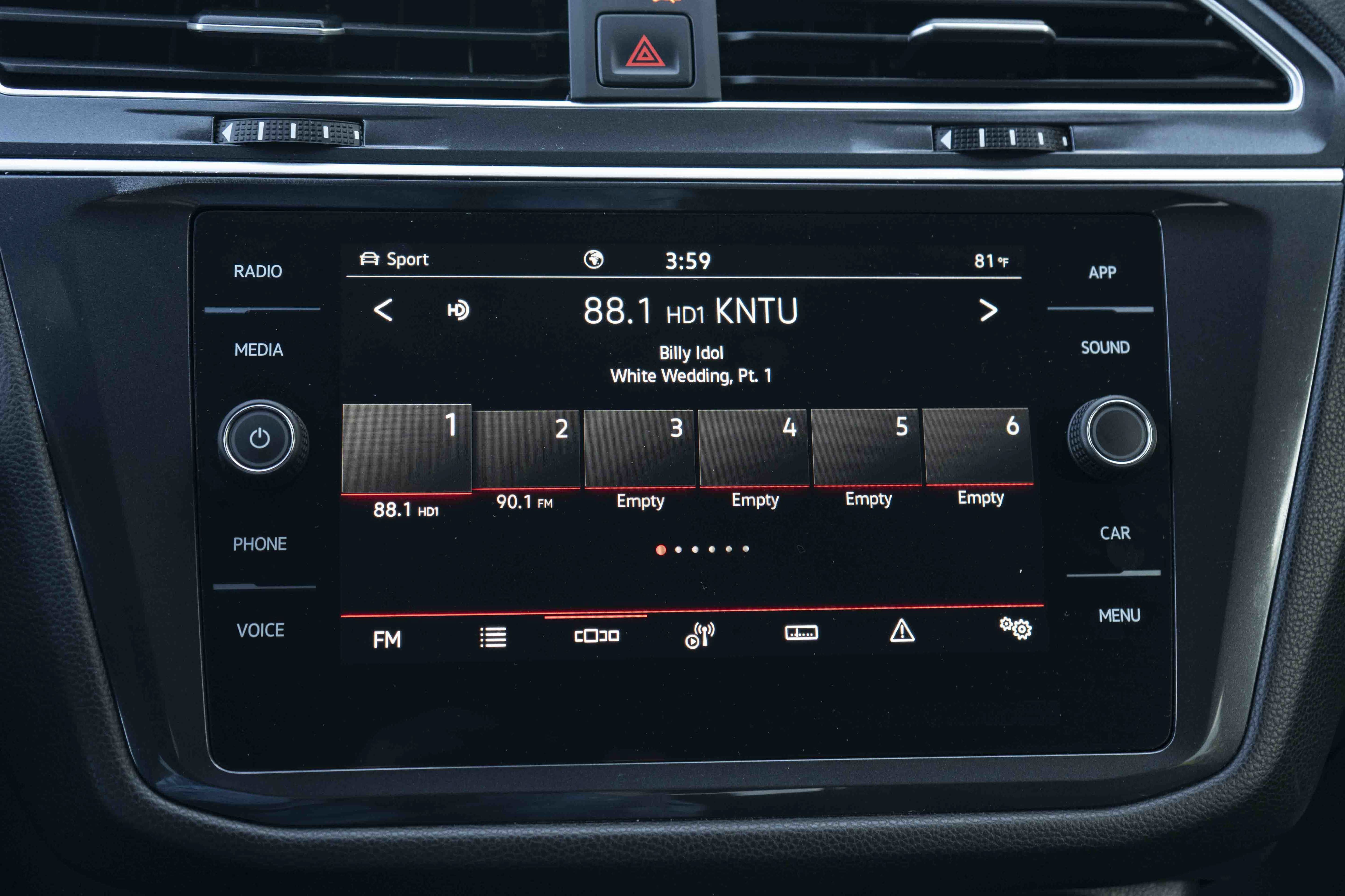 Certified 2024 Volkswagen Tiguan SE R-Line AWD/4WD image 30