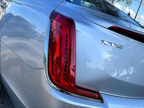 Used 2019 Cadillac XTS image 29