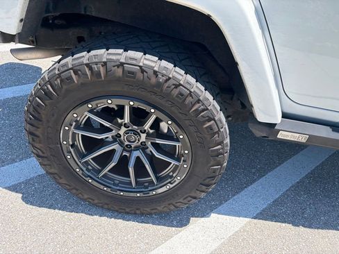 Used 2018 Jeep Wrangler Unlimited Sahara AWD/4WD image 9