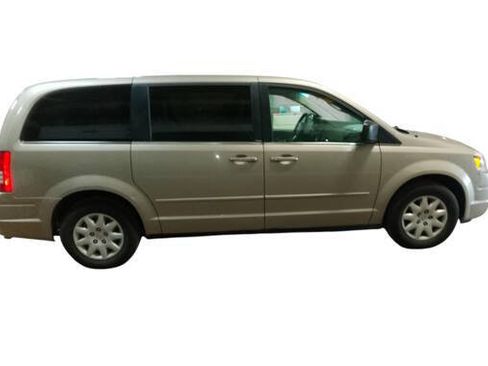 Used 2009 Chrysler Town & Country LX FWD image 7