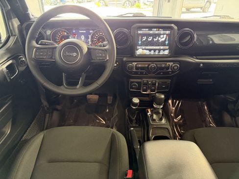 Used 2022 Jeep Wrangler Unlimited Sport AWD/4WD image 11