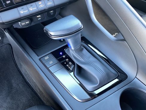 Certified 2025 Hyundai Elantra Sport image 24