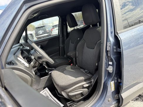 Used 2021 Jeep Renegade Latitude AWD/4WD image 13